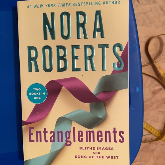 Two large soft cover Nora Roberts books - Picture 3 of 3